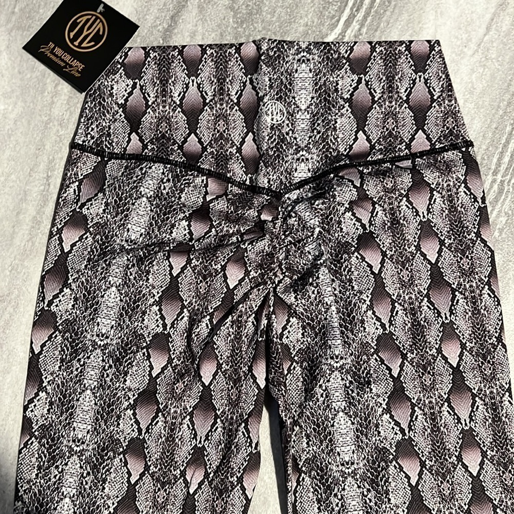 Til You Collapse Effortless Scrunch Leggings Purple Python Medium snake - Picture 10 of 14